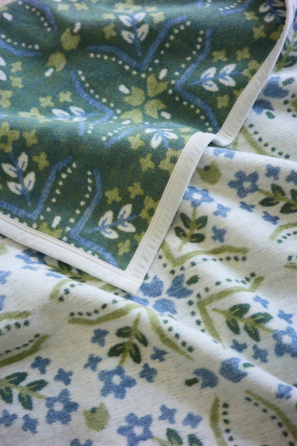 Farmhouse Flowers Blanket